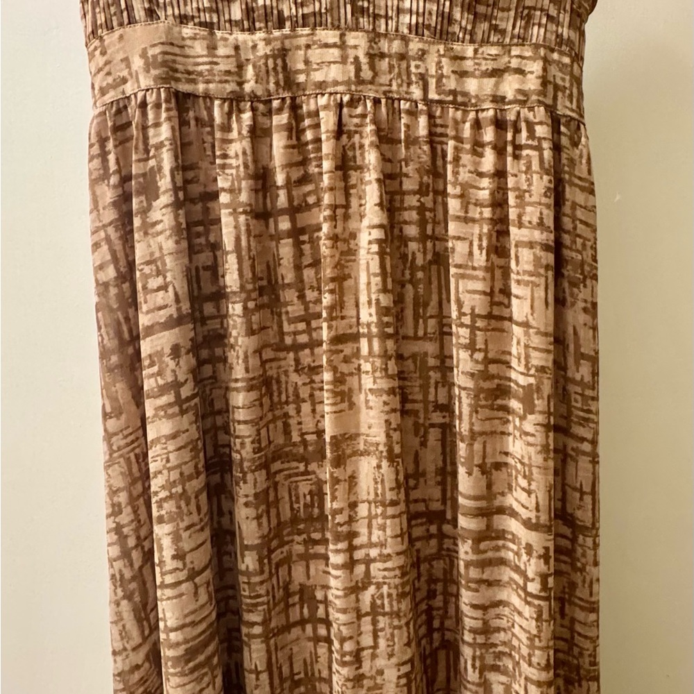ZOE AND CLAIRE Pleat Sleeveless Midi Dress in Mink Multi Sz Medium - Picture 7 of 8